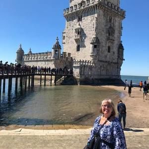 Meet your Posher, Mona